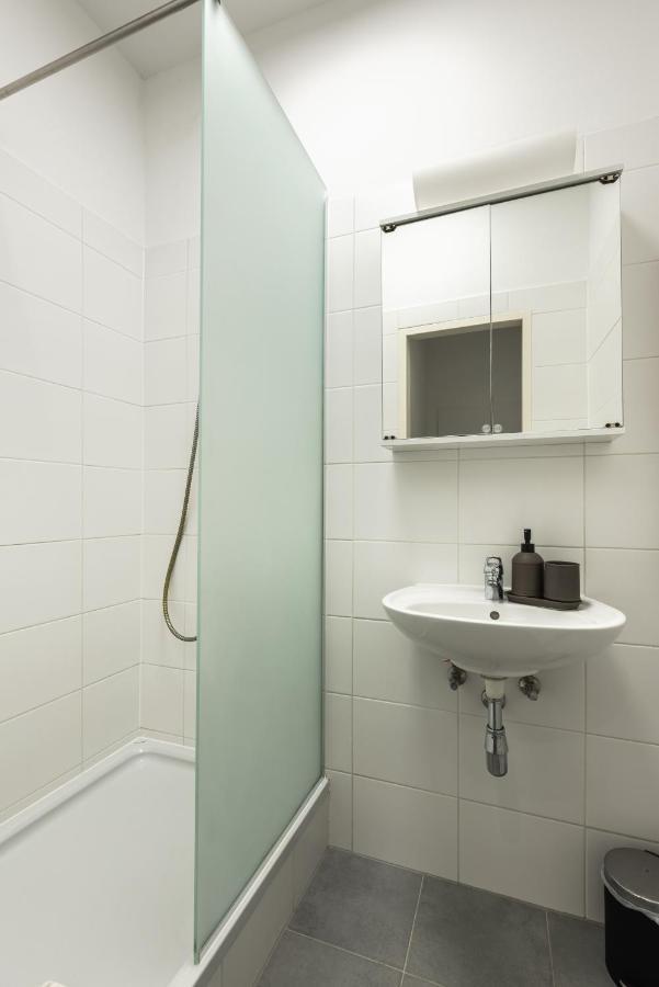 Cozy Apartment Steps Away From Subway Station Вена Экстерьер фото