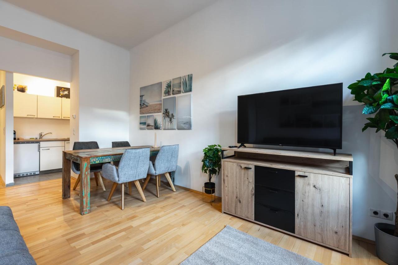 Cozy Apartment Steps Away From Subway Station Вена Экстерьер фото