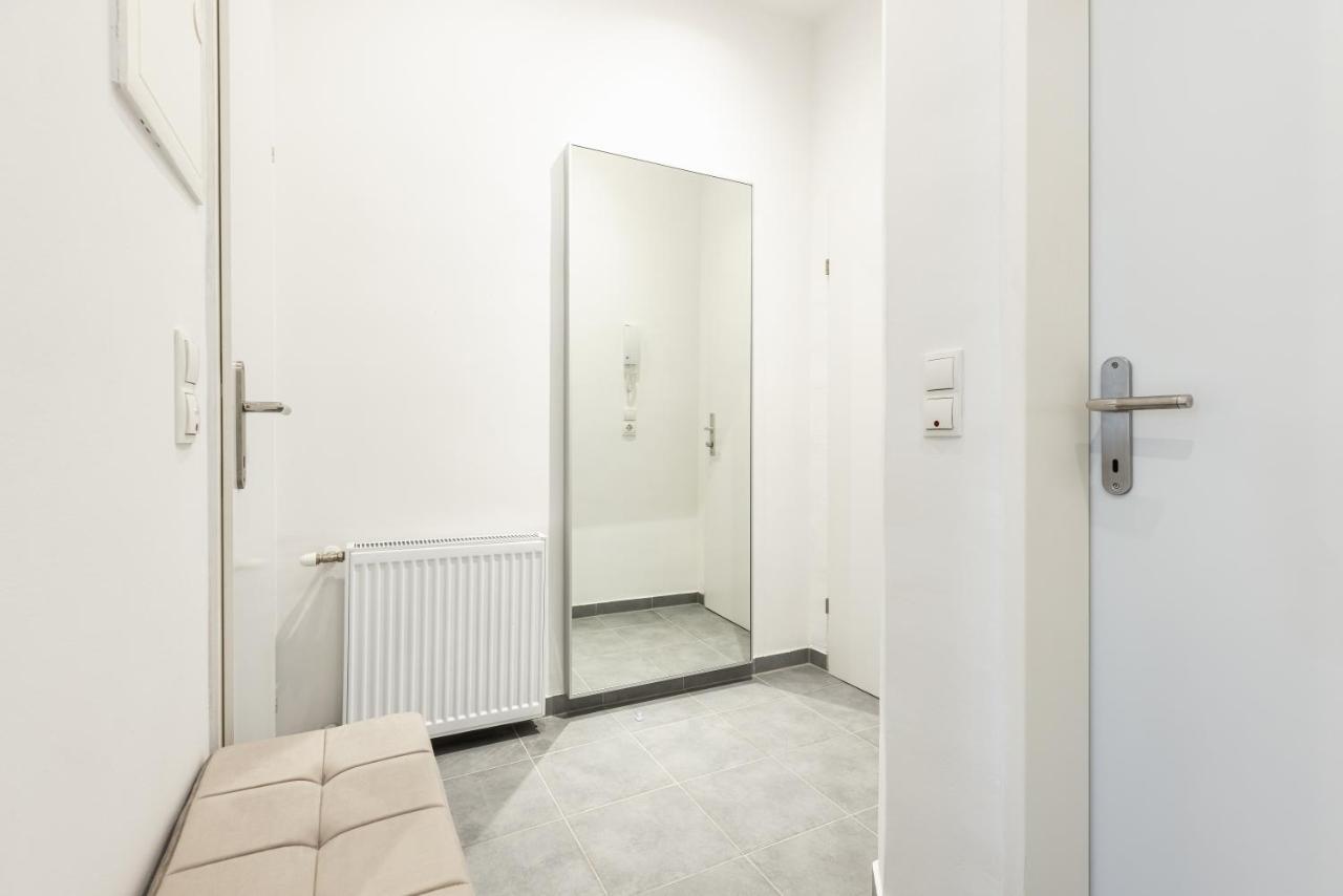 Cozy Apartment Steps Away From Subway Station Вена Экстерьер фото